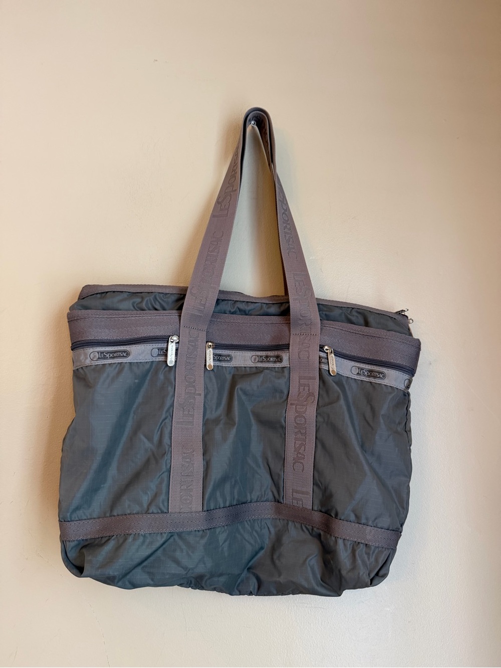 LeSportsac Gray Nylon  Zippered Tote Bag Ripstop Travel Everyday 15x14x4